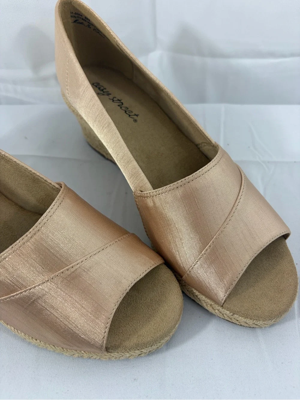 NWT Easy Street Women’s Size 8 Gold Open-Toe Wedge Espadrille
